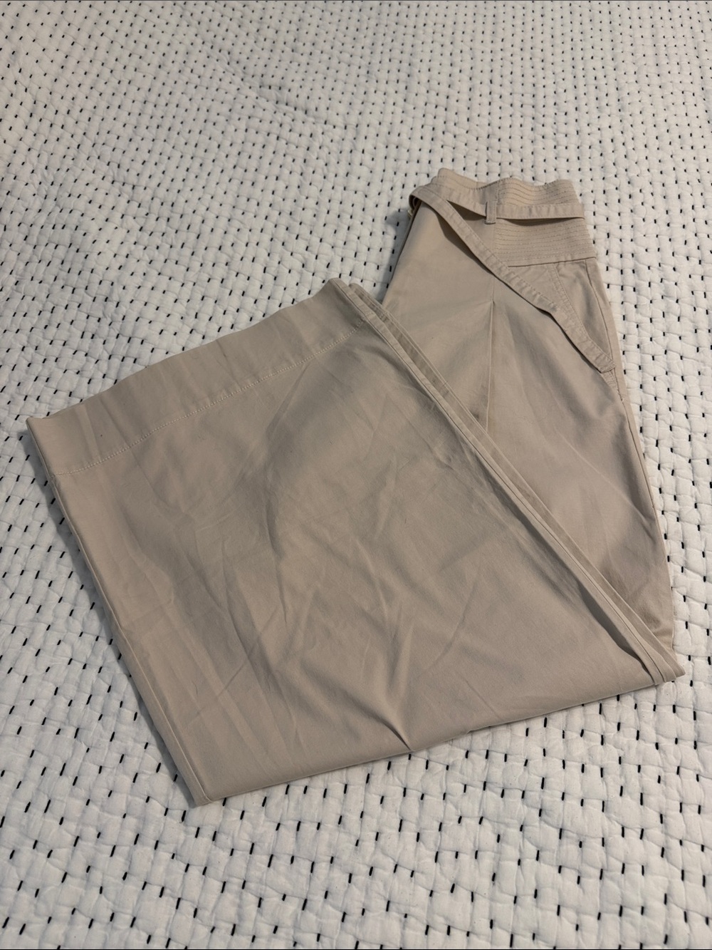 Ann Taylor Women’s Khaki Wide Leg Chinos in Beige